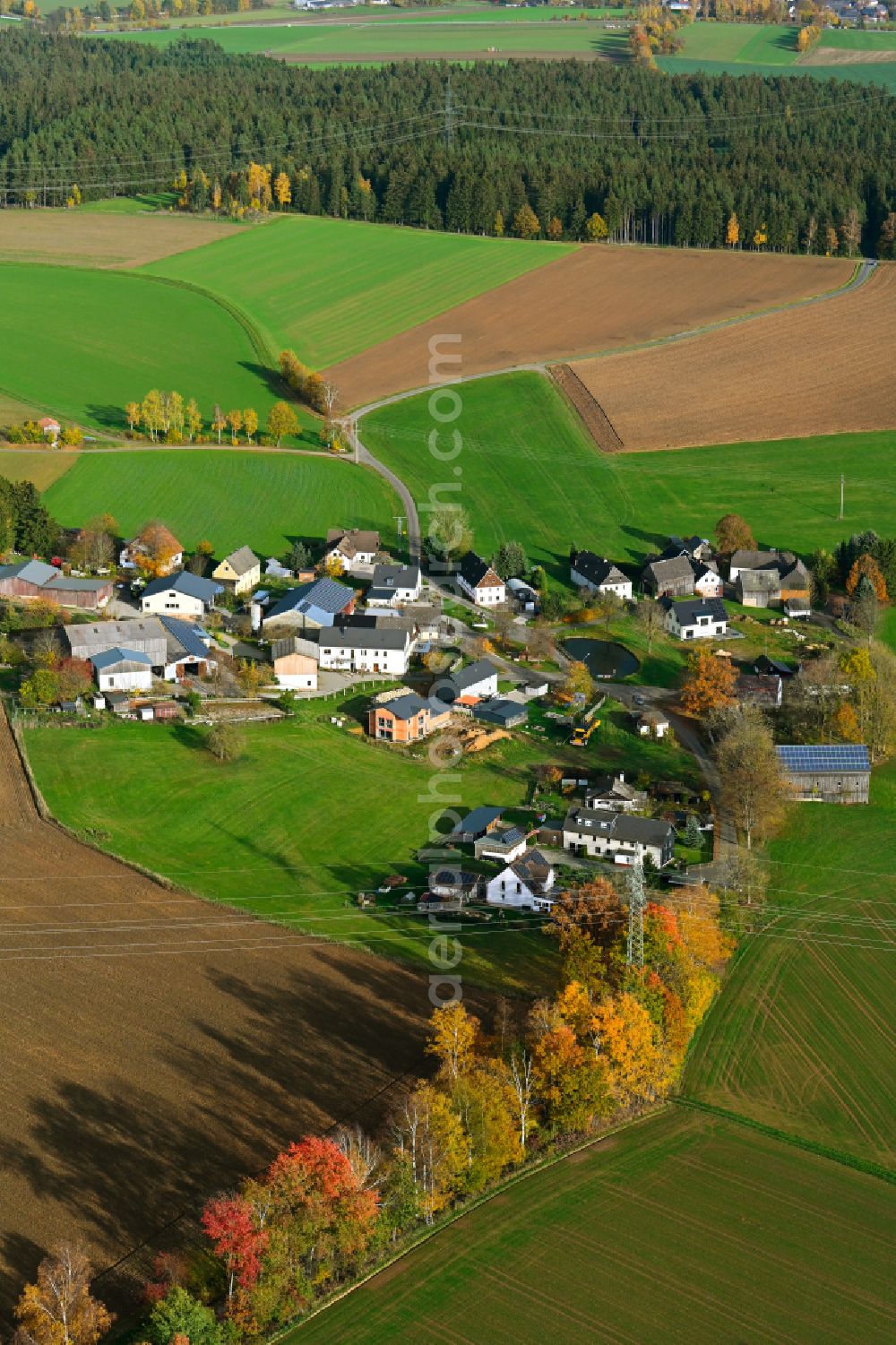 Aerial photograph Hohenbuch - Agricultural land and field boundaries surround the settlement area of the village on street Hohenbuch in Hohenbuch in the state Bavaria, Germany