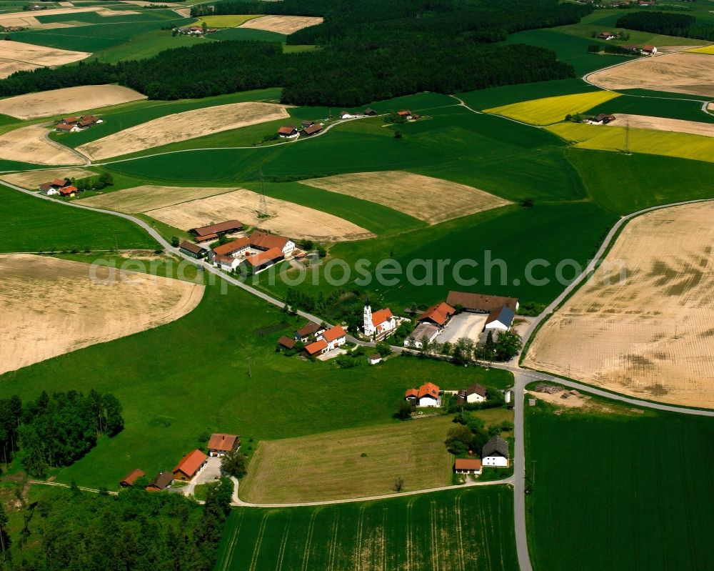 Holzham from the bird's eye view: Agricultural land and field boundaries surround the settlement area of the village in Holzham in the state Bavaria, Germany