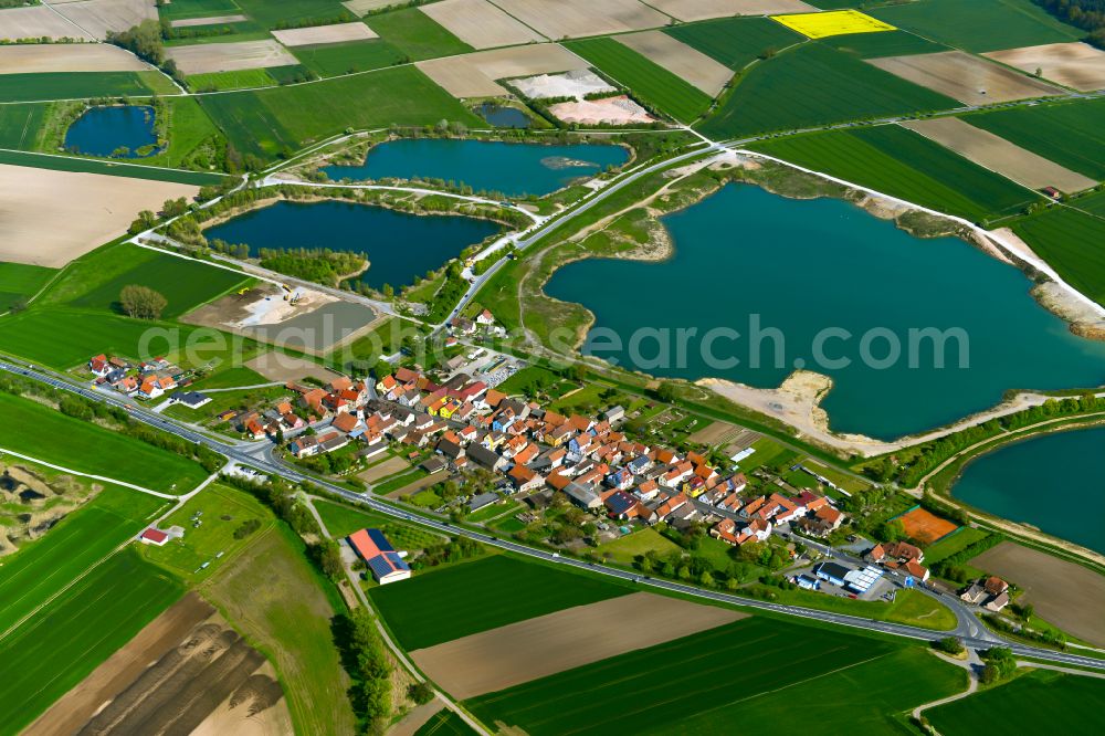 Aerial photograph Hörblach - Agricultural land and field boundaries surround the settlement area of the village in Hörblach in the state Bavaria, Germany