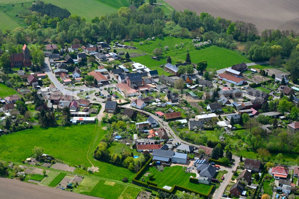 Iden from the bird's eye view: Agricultural land and field boundaries surround the settlement area of the village in Iden in the state Saxony-Anhalt, Germany