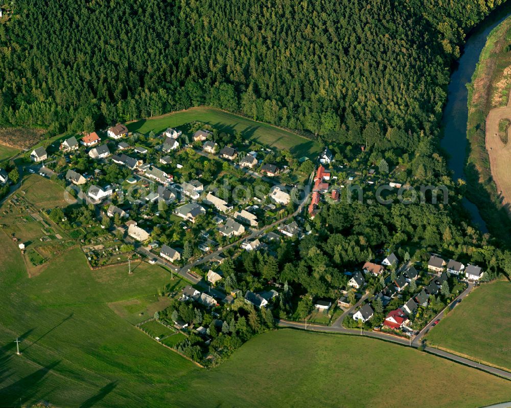 Aerial image Irchwitz - Agricultural land and field boundaries surround the settlement area of the village in Irchwitz in the state Thuringia, Germany