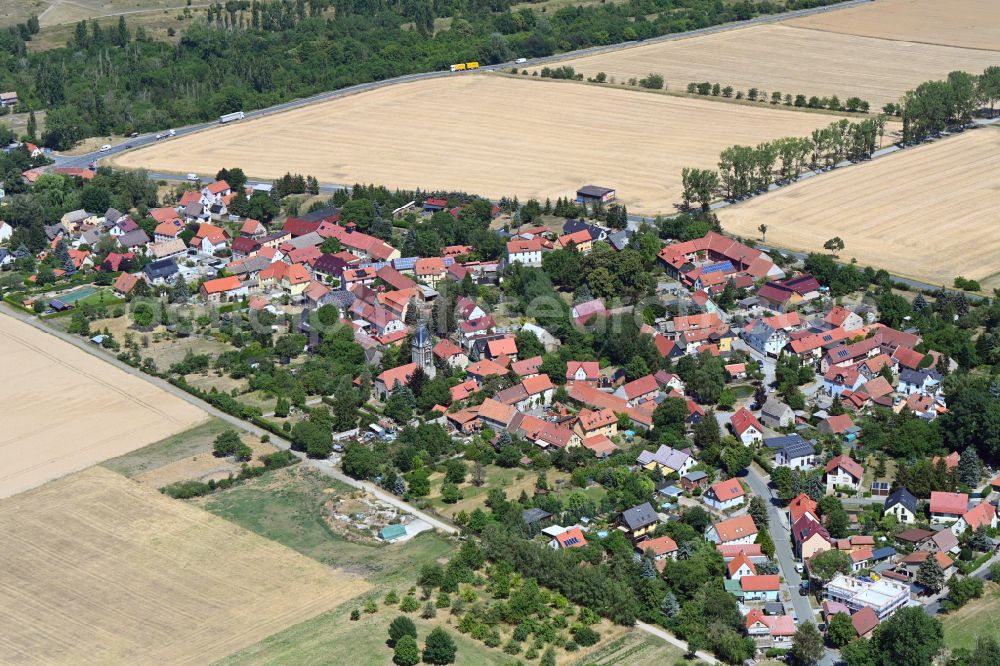 Isseroda from the bird's eye view: Agricultural land and field boundaries surround the settlement area of the village in Isseroda in the state Thuringia, Germany