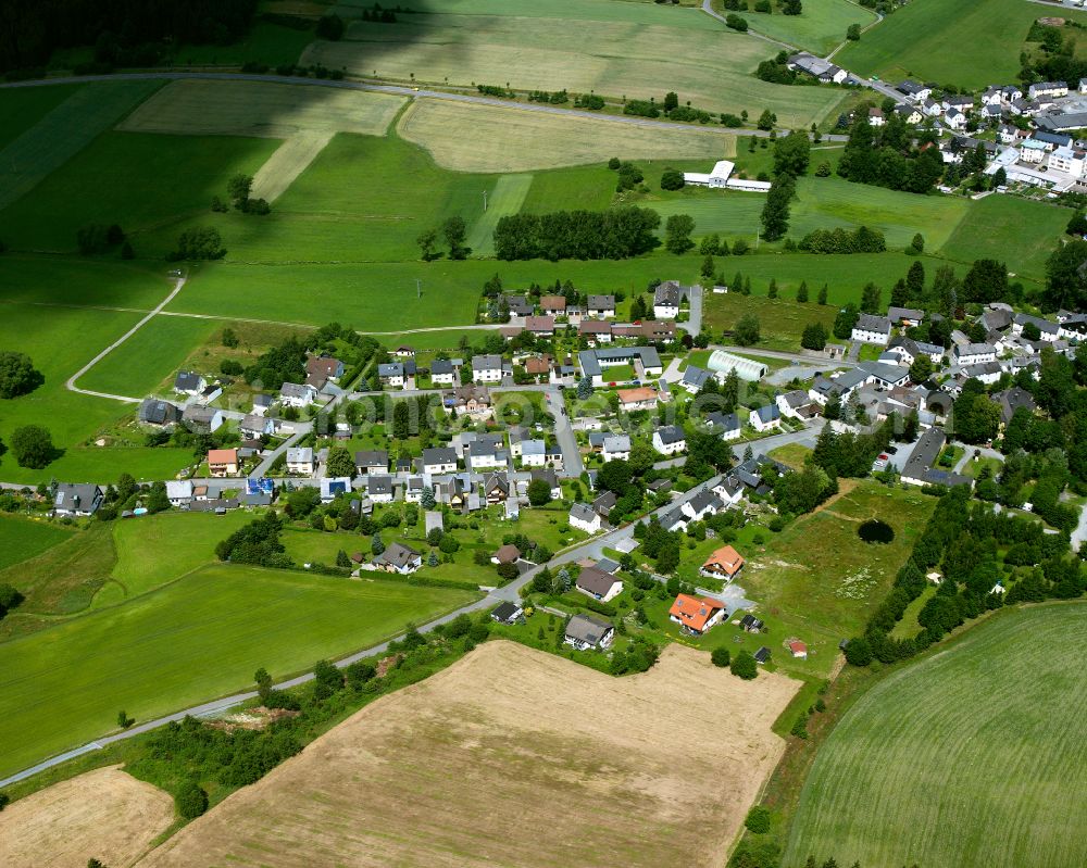 Aerial photograph Issigau - Agricultural land and field boundaries surround the settlement area of the village in Issigau in the state Bavaria, Germany