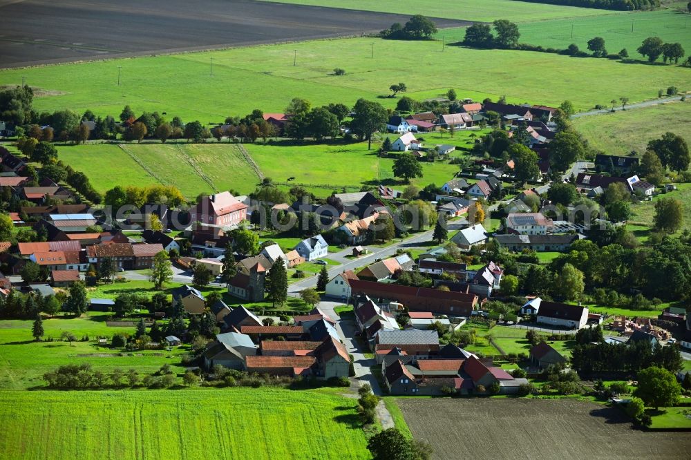 Jerchel from above - Agricultural land and field boundaries surround the settlement area of the village in Jerchel in the state Saxony-Anhalt, Germany