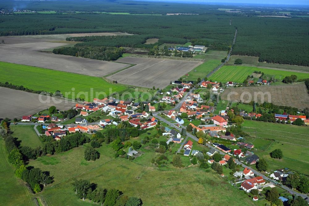 Jerchel from the bird's eye view: Agricultural land and field boundaries surround the settlement area of the village in Jerchel in the state Saxony-Anhalt, Germany