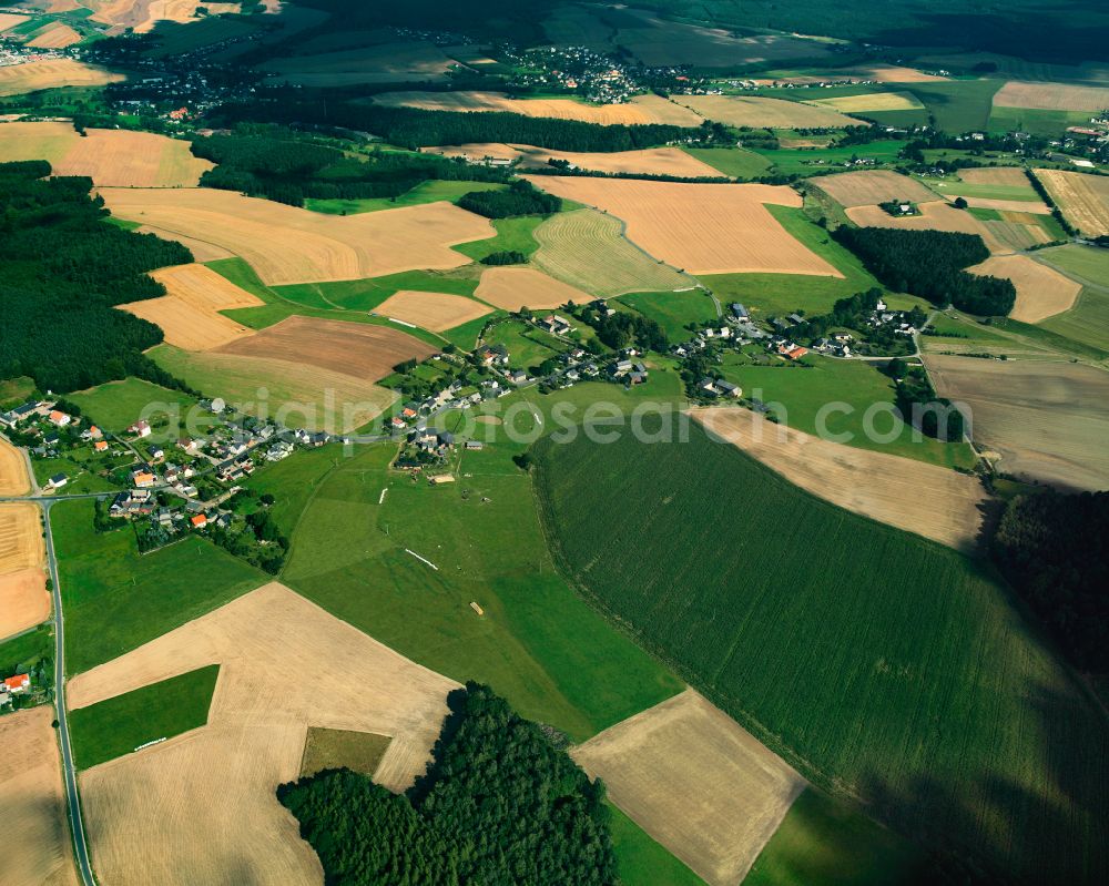 Aerial photograph Kahmer - Agricultural land and field boundaries surround the settlement area of the village in Kahmer in the state Thuringia, Germany