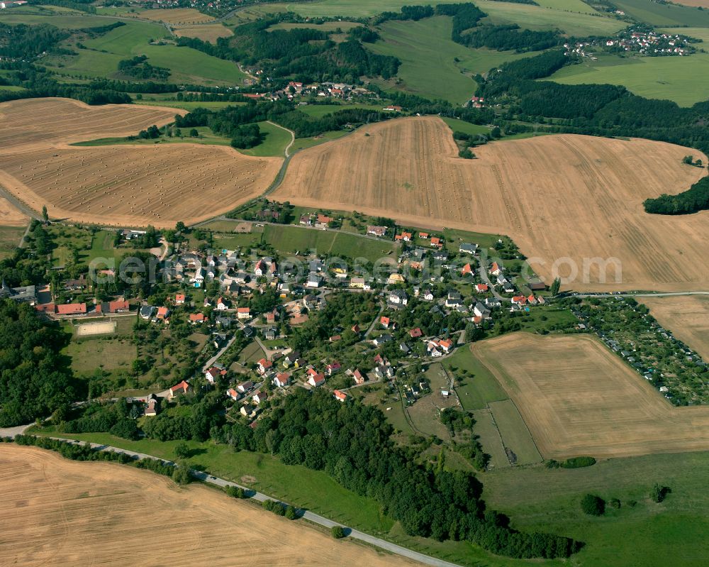 Aerial image Kaimberg - Agricultural land and field boundaries surround the settlement area of the village in Kaimberg in the state Thuringia, Germany