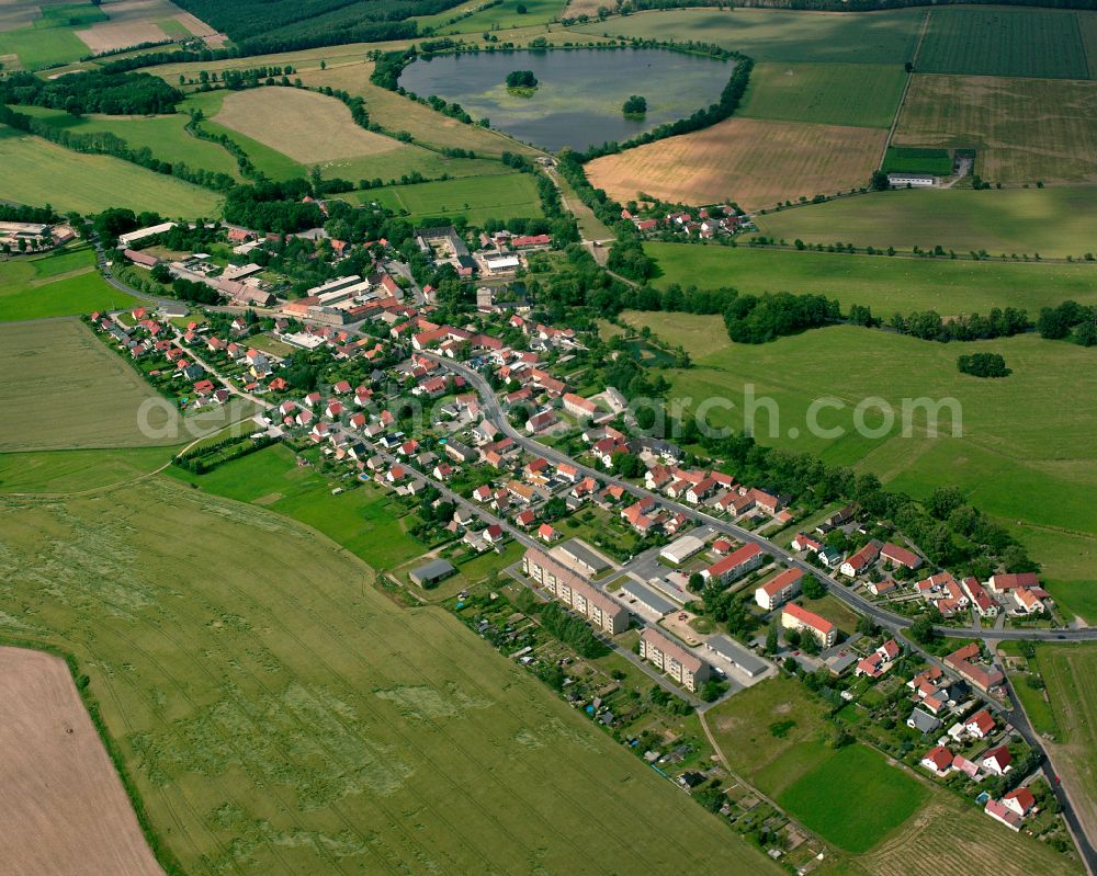 Aerial photograph Kalkreuth - Agricultural land and field boundaries surround the settlement area of the village in Kalkreuth in the state Saxony, Germany