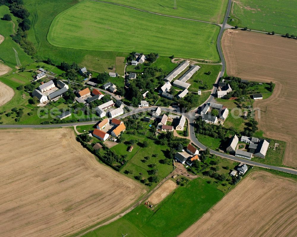 Aerial image Kaltofen - Agricultural land and field boundaries surround the settlement area of the village in Kaltofen in the state Saxony, Germany