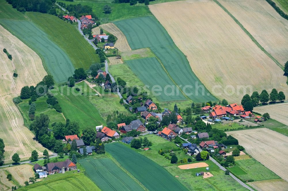 Aerial photograph Kathrinhagen - Agricultural land and field boundaries surround the settlement area of the village in Kathrinhagen in the state Lower Saxony, Germany