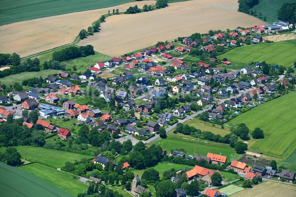 Aerial image Kathrinhagen - Agricultural land and field boundaries surround the settlement area of the village in Kathrinhagen in the state Lower Saxony, Germany