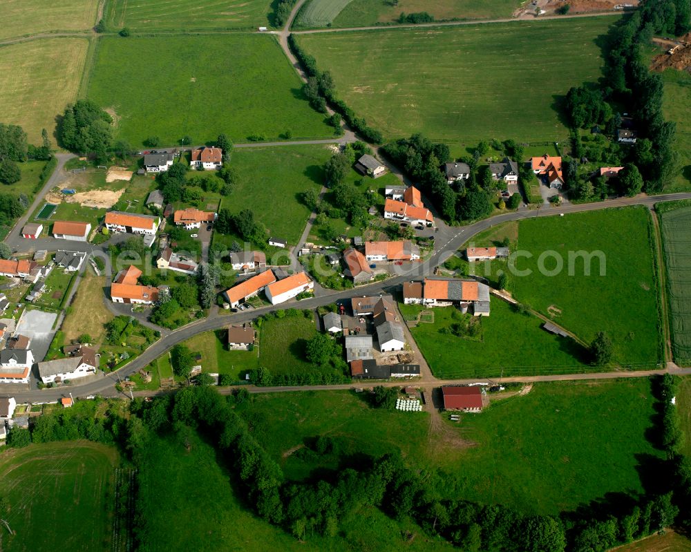 Aerial photograph Kaulstoß - Agricultural land and field boundaries surround the settlement area of the village in Kaulstoß in the state Hesse, Germany