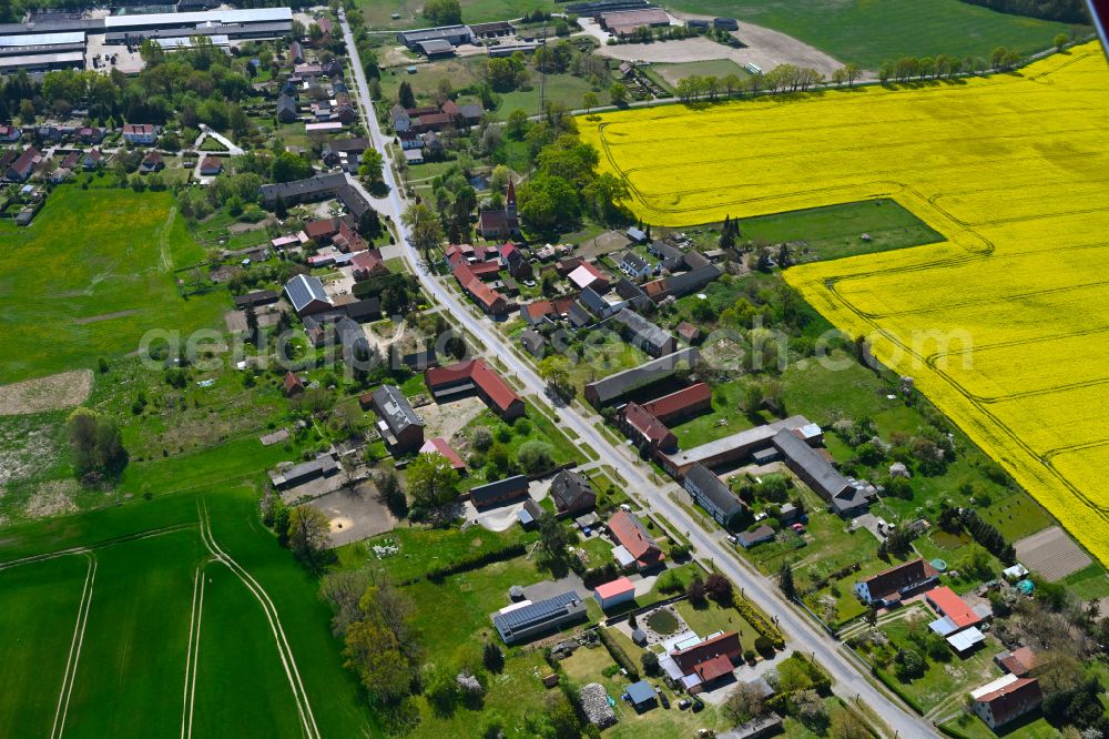 Aerial image Kerkau - Agricultural land and field boundaries surround the settlement area of the village in Kerkau in the state Saxony-Anhalt, Germany