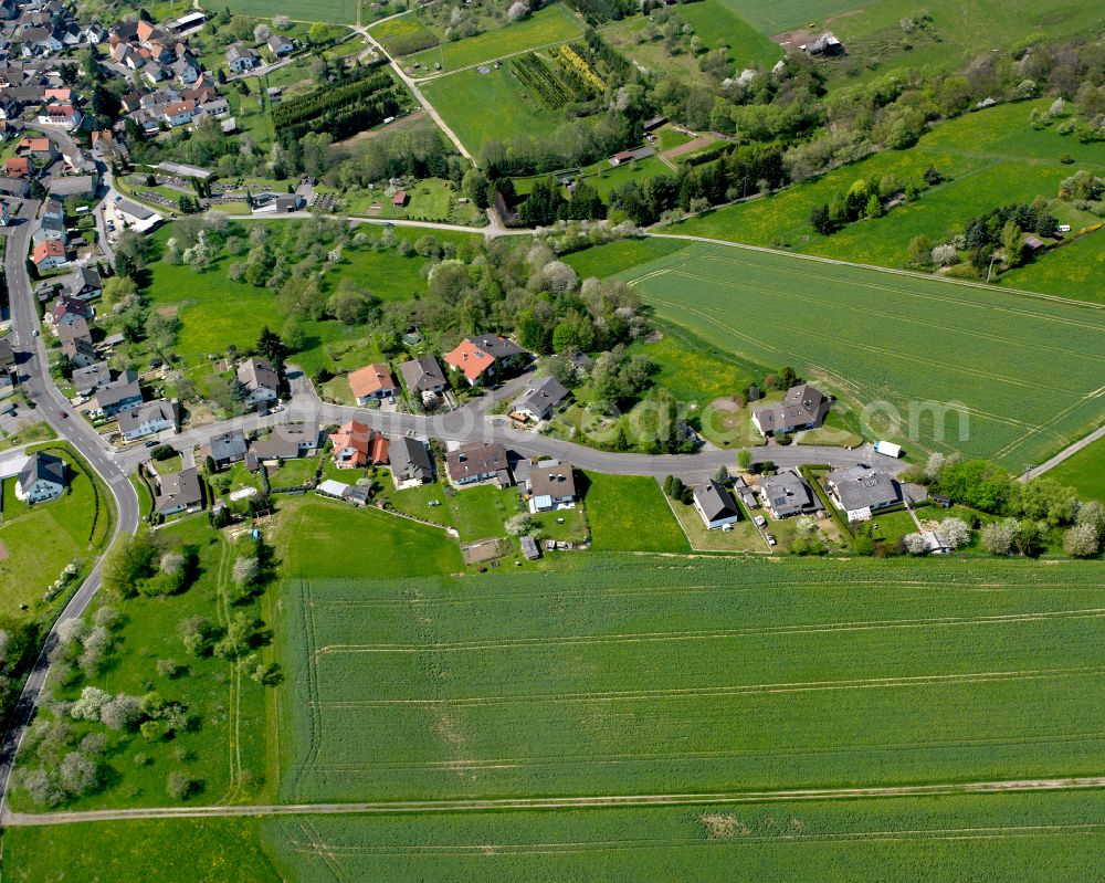 Kesselbach from the bird's eye view: Agricultural land and field boundaries surround the settlement area of the village in Kesselbach in the state Hesse, Germany