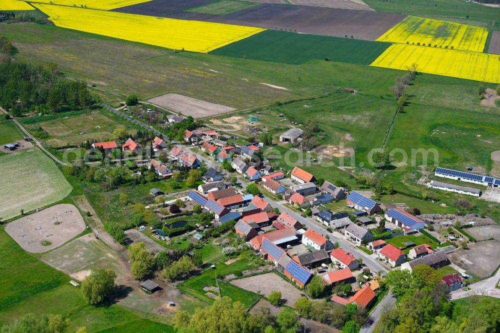 Kietz from the bird's eye view: Agricultural land and field boundaries surround the settlement area of the village in Kietz in the state Brandenburg, Germany