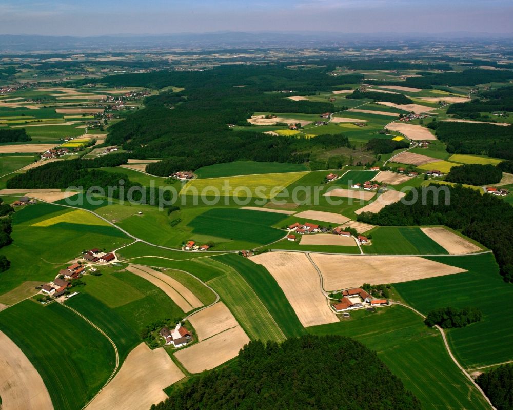 Aerial photograph Kölblöd - Agricultural land and field boundaries surround the settlement area of the village in Kölblöd in the state Bavaria, Germany