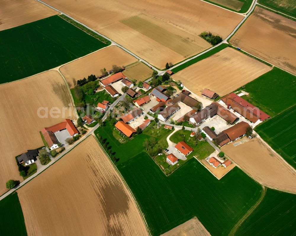 Kleinpinning from the bird's eye view: Agricultural land and field boundaries surround the settlement area of the village in Kleinpinning in the state Bavaria, Germany