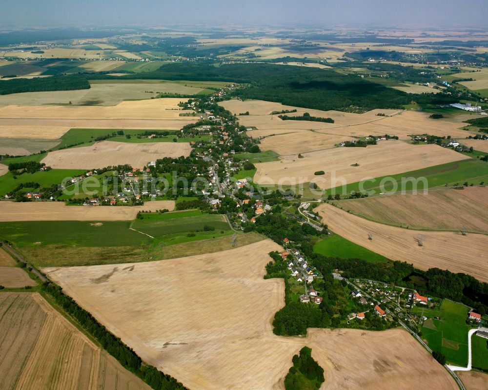 Kleinwaltersdorf from the bird's eye view: Agricultural land and field boundaries surround the settlement area of the village in Kleinwaltersdorf in the state Saxony, Germany