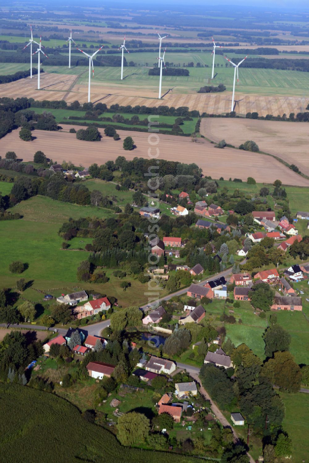 Aerial photograph Kümmernitztal - Agricultural land and field boundaries surround the settlement area of the village on street Ringstrasse in Kuemmernitztal in the state Brandenburg, Germany