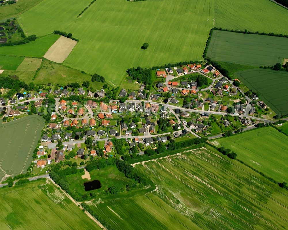 Aerial photograph Koberg - Agricultural land and field boundaries surround the settlement area of the village in Koberg in the state Schleswig-Holstein, Germany