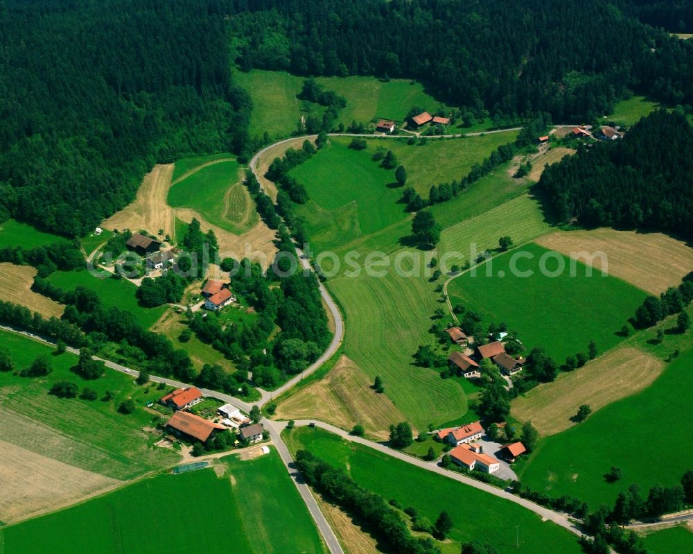 Aerial photograph Kohlwessen - Agricultural land and field boundaries surround the settlement area of the village in Kohlwessen in the state Bavaria, Germany