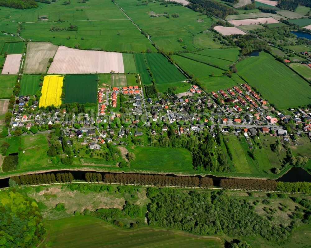 Aerial photograph Krummesse - Agricultural land and field boundaries surround the settlement area of the village in Krummesse in the state Schleswig-Holstein, Germany