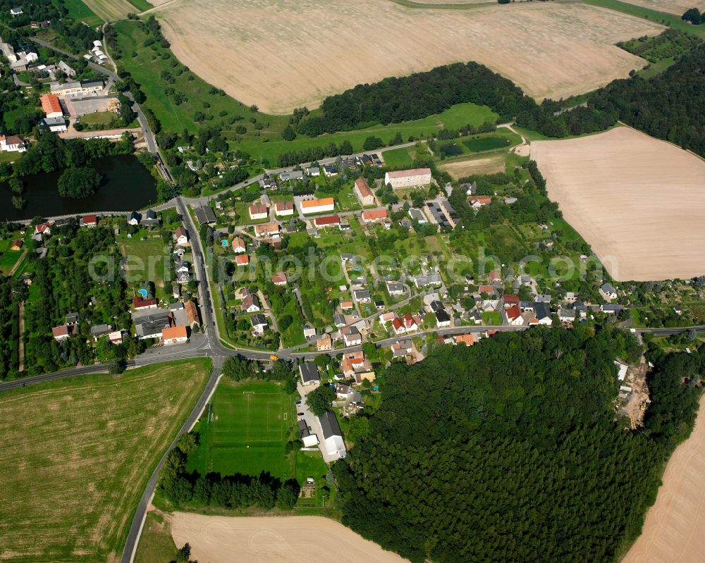 Aerial photograph Köttwitzsch - Agricultural land and field boundaries surround the settlement area of the village in Köttwitzsch in the state Saxony, Germany