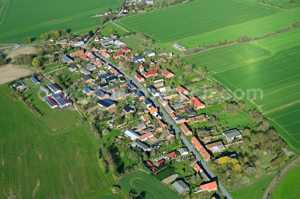 Aerial photograph Kuhbier - Agricultural land and field boundaries surround the settlement area of the village in Kuhbier in the state Brandenburg, Germany