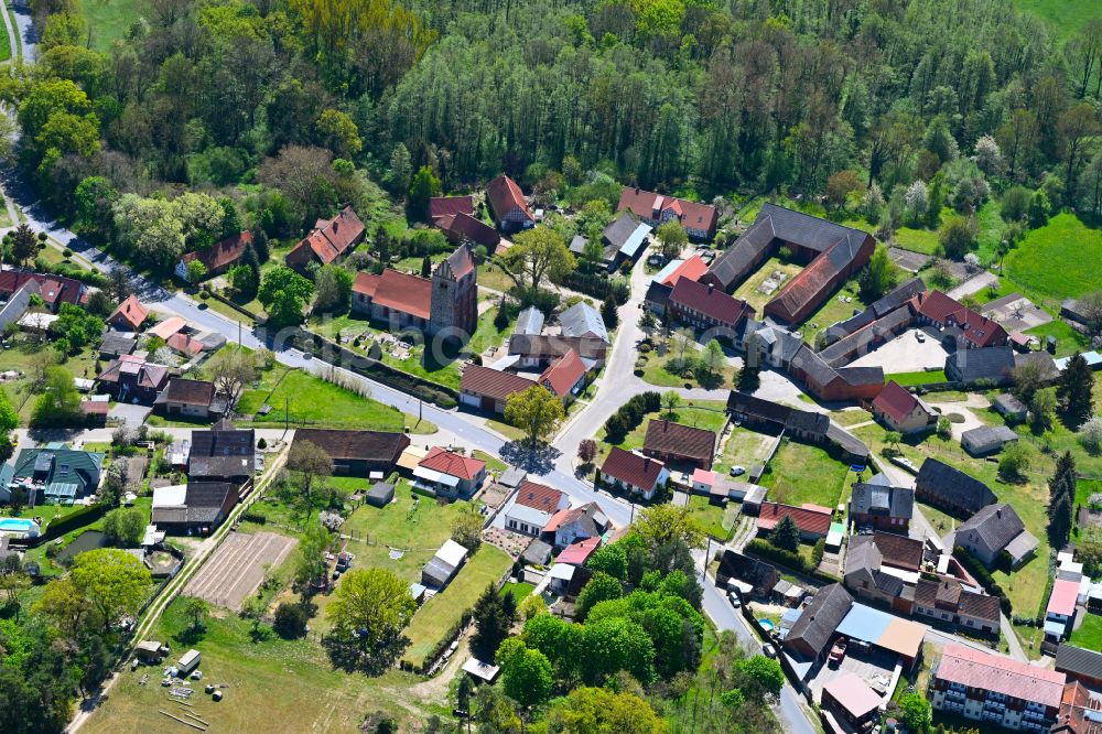 Kuhfelde from the bird's eye view: Agricultural land and field boundaries surround the settlement area of the village in Kuhfelde in the state Saxony-Anhalt, Germany