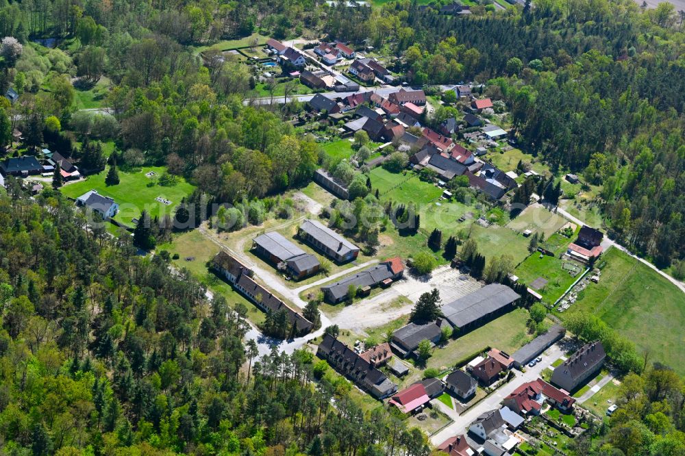 Aerial image Kuhfelde - Agricultural land and field boundaries surround the settlement area of the village in Kuhfelde in the state Saxony-Anhalt, Germany