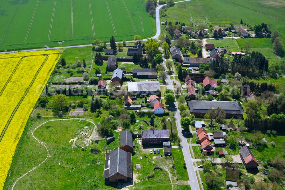 Aerial photograph Ladekath - Agricultural land and field boundaries surround the settlement area of the village in Ladekath in the state Saxony-Anhalt, Germany