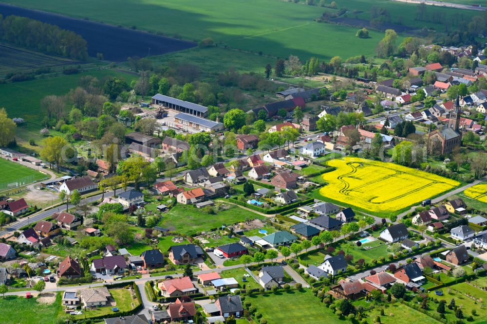 Aerial image Langen - Agricultural land and field boundaries surround the settlement area of the village in Langen in the state Brandenburg, Germany