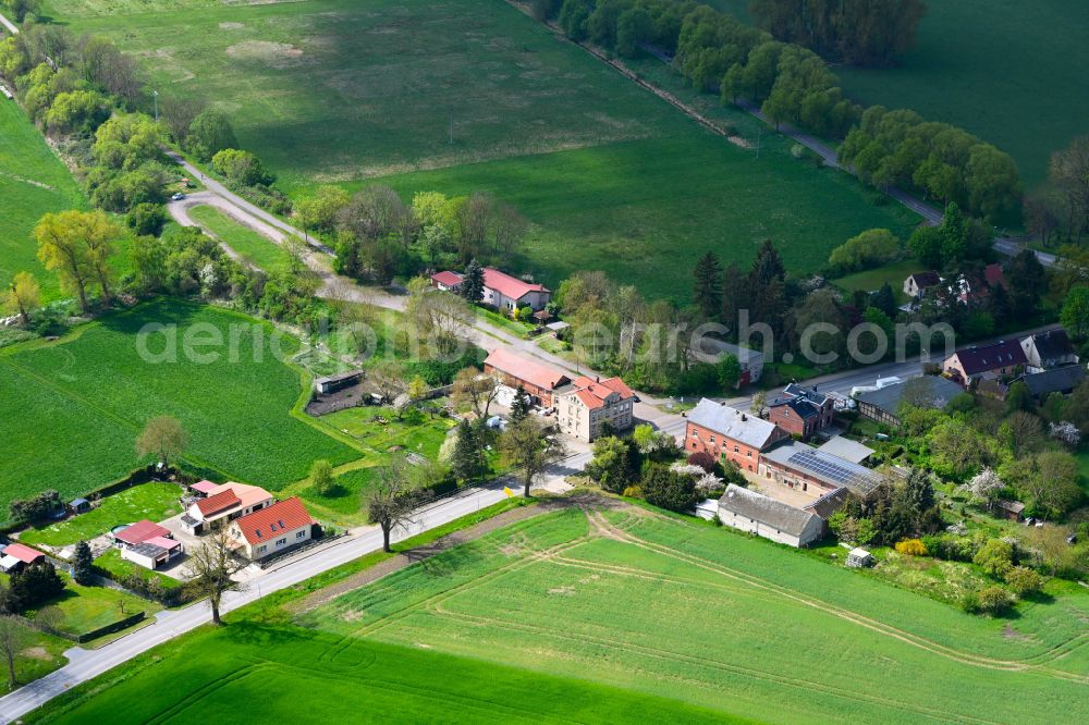 Aerial photograph Langen - Agricultural land and field boundaries surround the settlement area of the village in Langen in the state Brandenburg, Germany