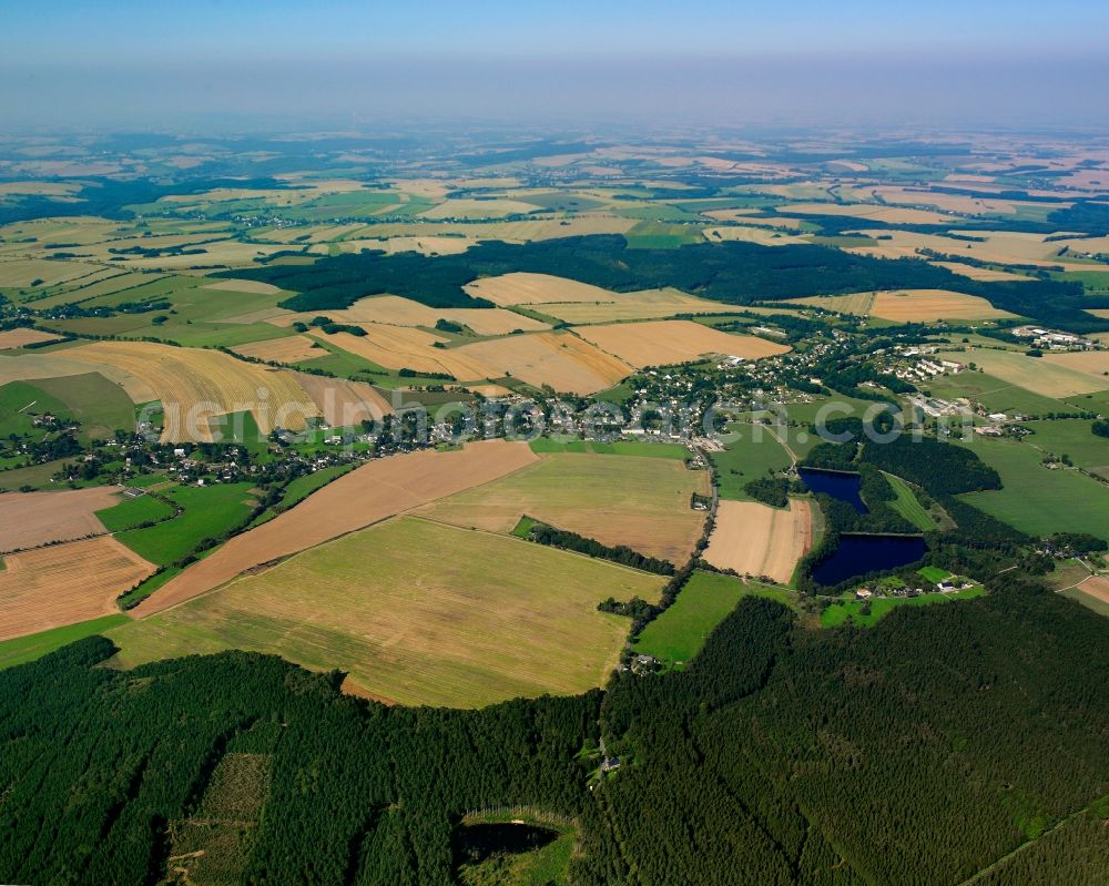 Aerial photograph Langenau - Agricultural land and field boundaries surround the settlement area of the village in Langenau in the state Saxony, Germany