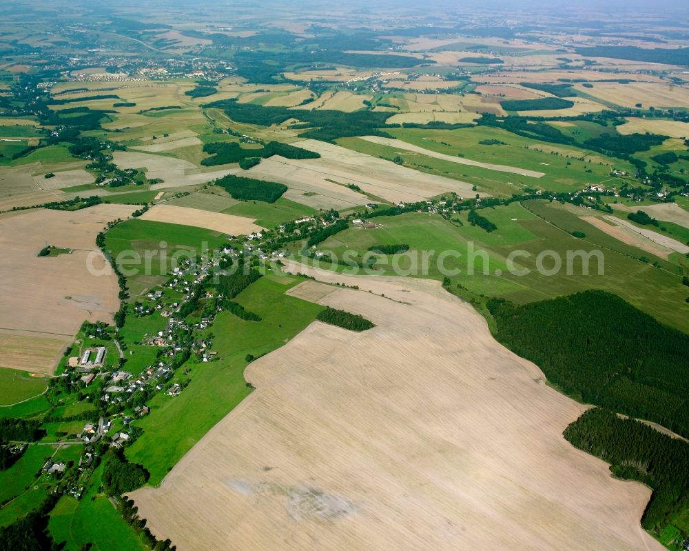 Aerial photograph Langenstriegis - Agricultural land and field boundaries surround the settlement area of the village in Langenstriegis in the state Saxony, Germany