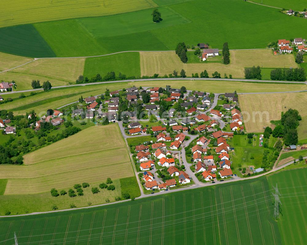 Aerial photograph Laupertshausen - Agricultural land and field boundaries surround the settlement area of the village in Laupertshausen in the state Baden-Wuerttemberg, Germany