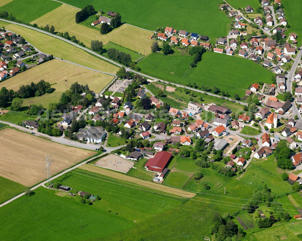 Laupertshausen from the bird's eye view: Agricultural land and field boundaries surround the settlement area of the village in Laupertshausen in the state Baden-Wuerttemberg, Germany