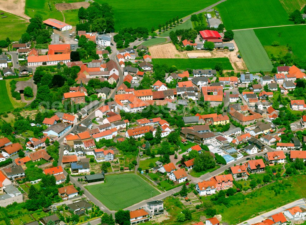 Aerial photograph Lautersheim - Agricultural land and field boundaries surround the settlement area of the village in Lautersheim in the state Rhineland-Palatinate, Germany