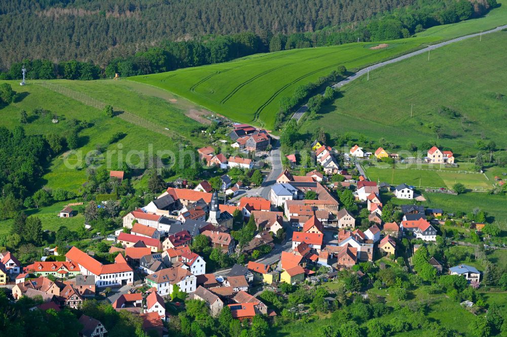 Löbschütz from the bird's eye view: Agricultural land and field boundaries surround the settlement area of the village in Löbschütz in the state Thuringia, Germany