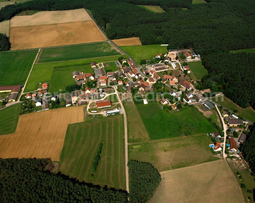 Aerial photograph Leipersloh - Agricultural land and field boundaries surround the settlement area of the village in Leipersloh in the state Bavaria, Germany