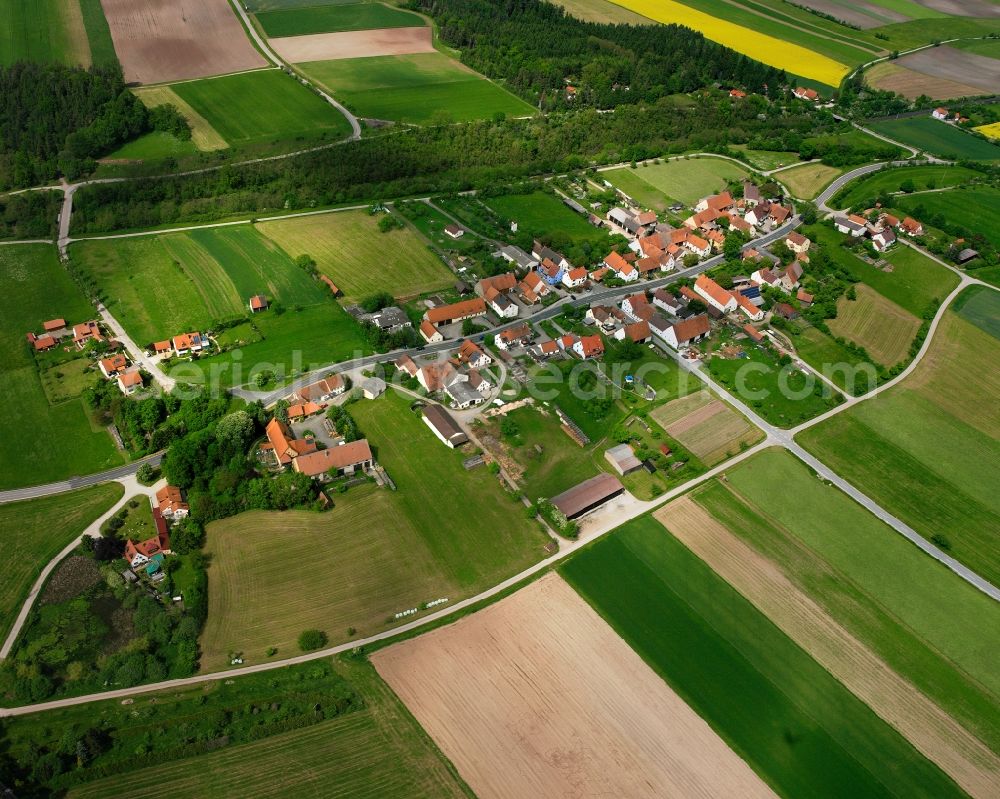 Aerial photograph Lengenfeld - Agricultural land and field boundaries surround the settlement area of the village in Lengenfeld in the state Bavaria, Germany