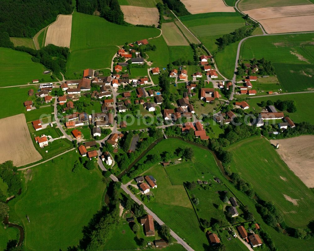 Lengsham from the bird's eye view: Agricultural land and field boundaries surround the settlement area of the village in Lengsham in the state Bavaria, Germany