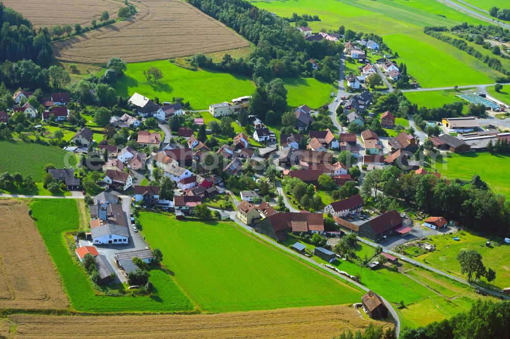 Aerial photograph Losau - Agricultural land and field boundaries surround the settlement area of the village in Losau in the state Bavaria, Germany