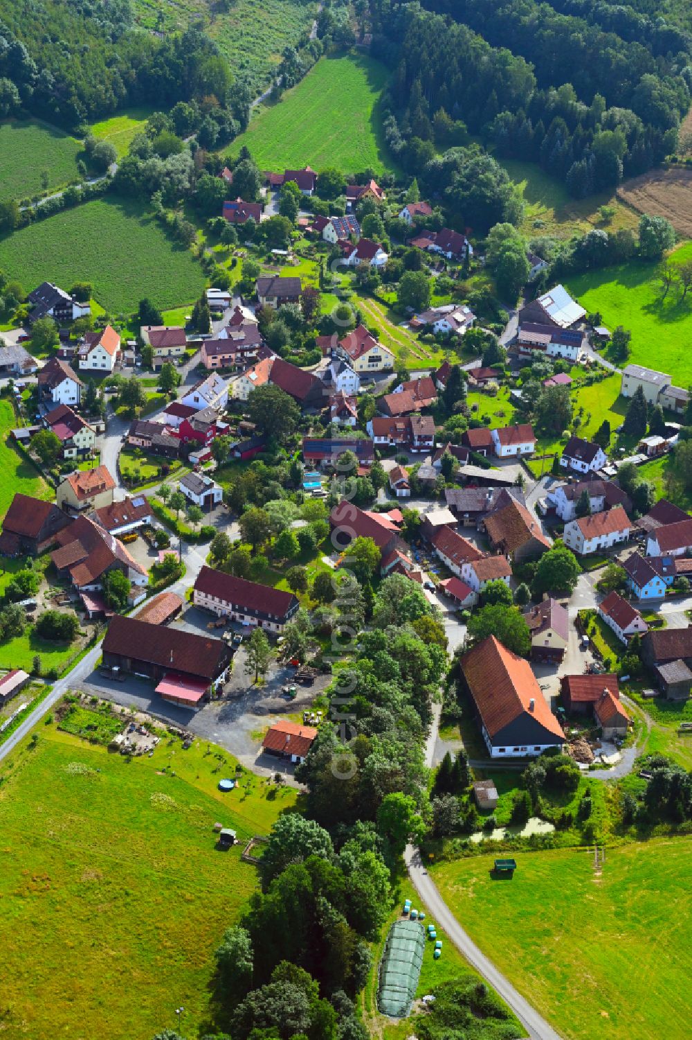 Aerial image Losau - Agricultural land and field boundaries surround the settlement area of the village in Losau in the state Bavaria, Germany