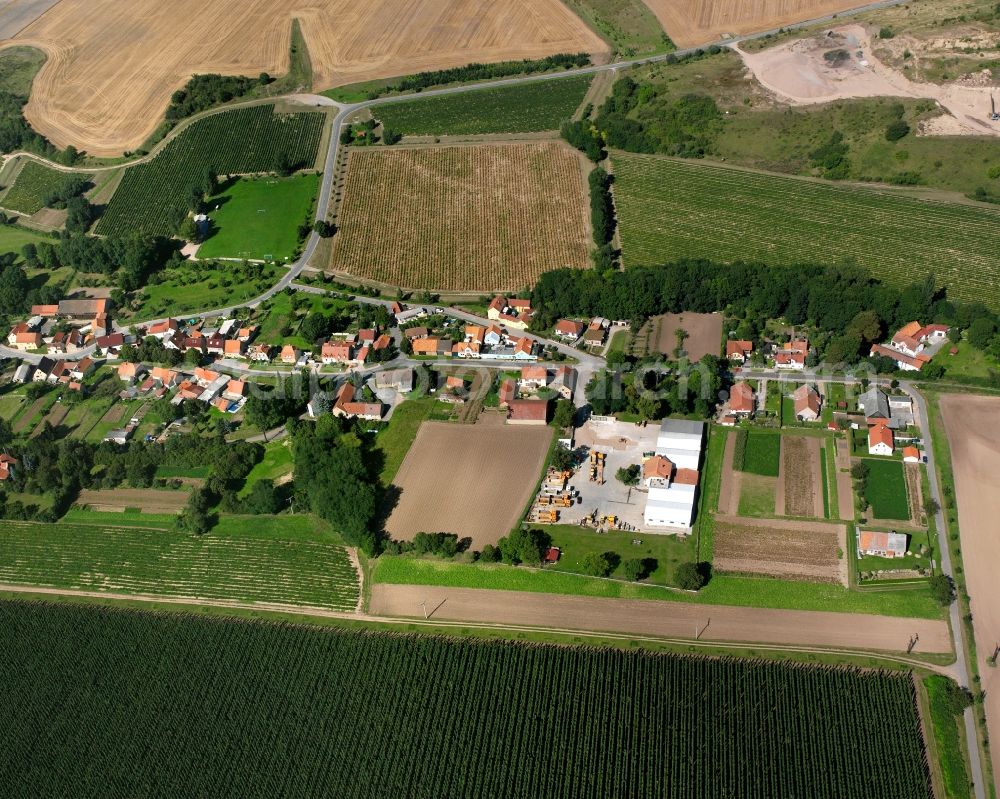 Aerial photograph Lützensömmern - Agricultural land and field boundaries surround the settlement area of the village in Lützensömmern in the state Thuringia, Germany