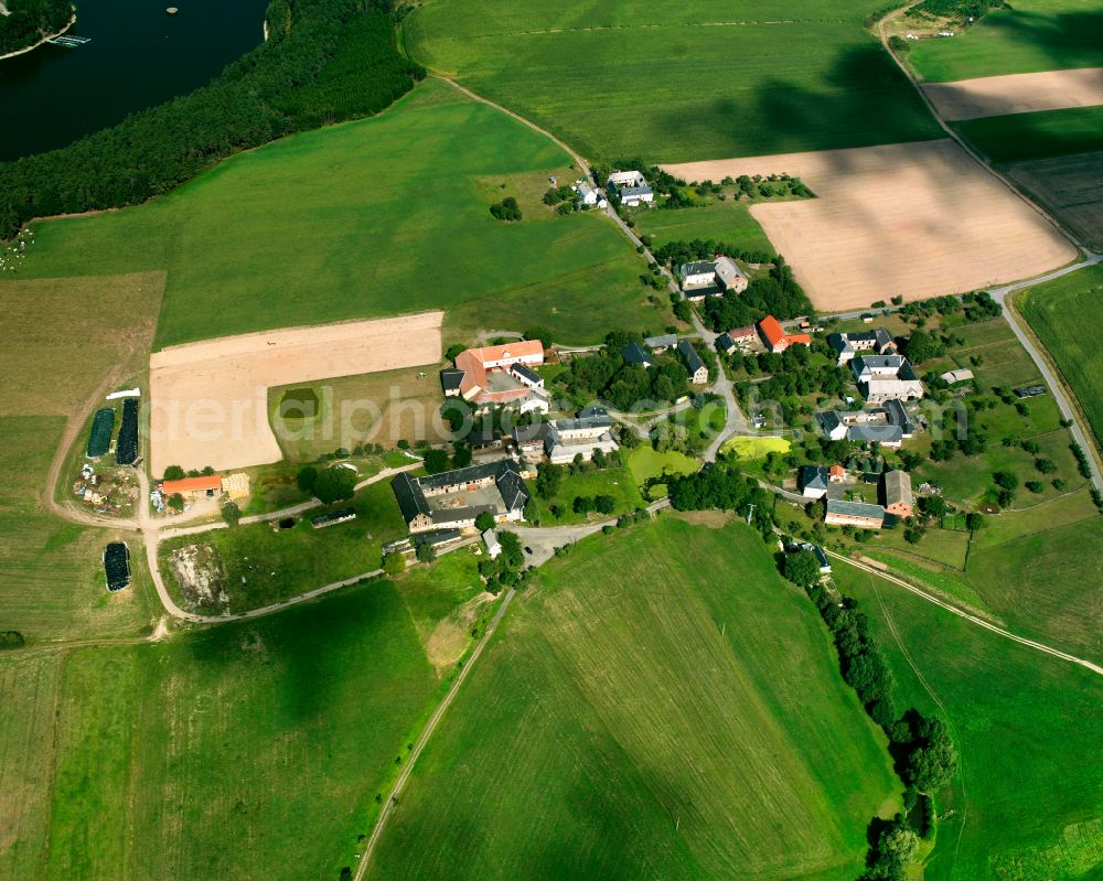 Aerial photograph Lunzig - Agricultural land and field boundaries surround the settlement area of the village in Lunzig in the state Thuringia, Germany