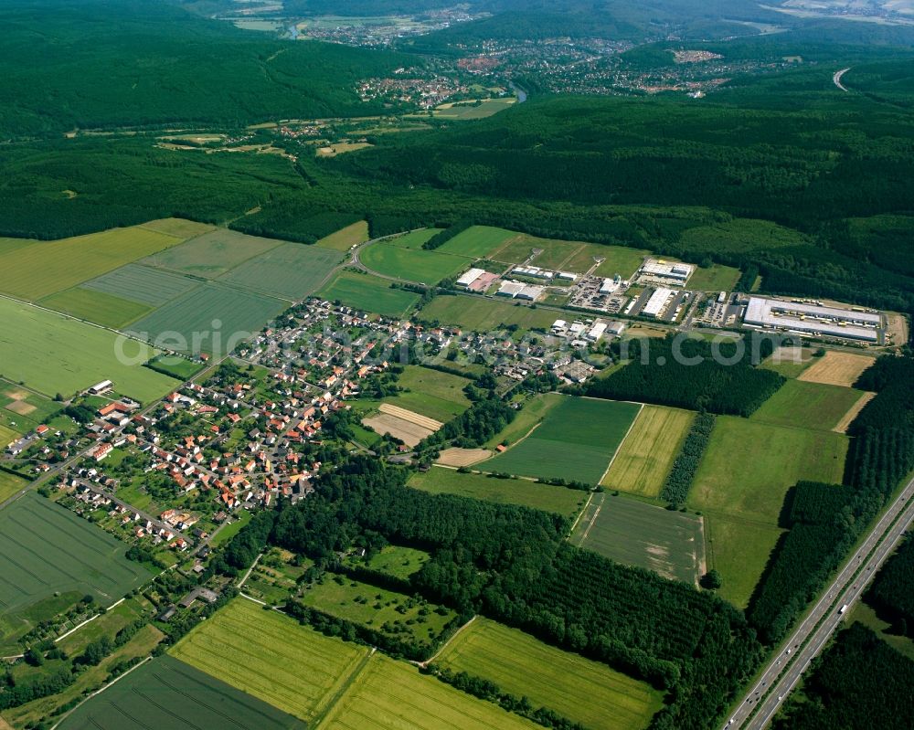 Aerial photograph Lutterberg - Agricultural land and field boundaries surround the settlement area of the village in Lutterberg in the state Lower Saxony, Germany