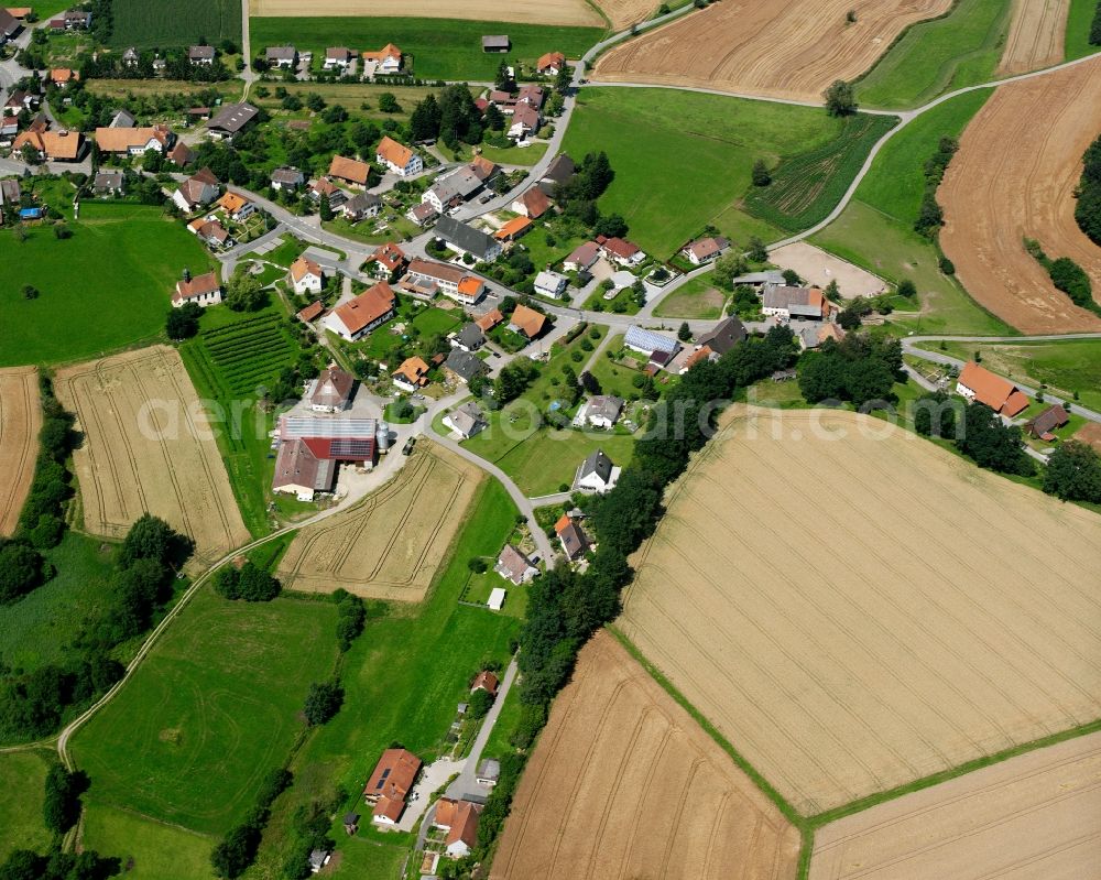 Aerial photograph Magenbuch - Agricultural land and field boundaries surround the settlement area of the village in Magenbuch in the state Baden-Wuerttemberg, Germany