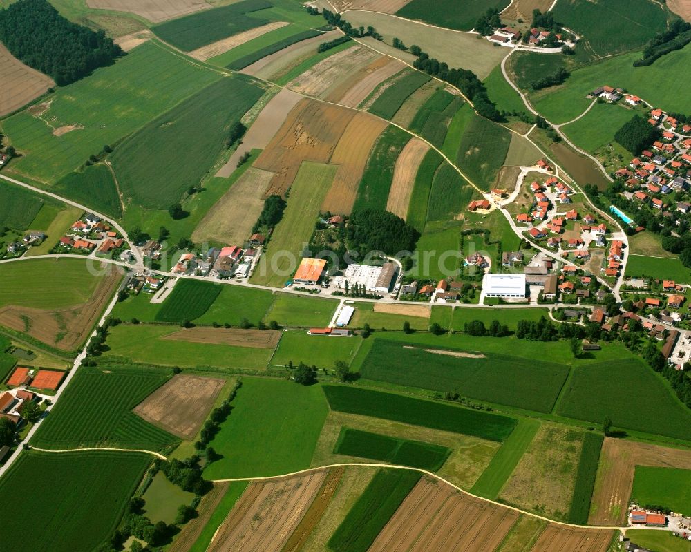 Aerial image Malgersdorf - Agricultural land and field boundaries surround the settlement area of the village in Malgersdorf in the state Bavaria, Germany