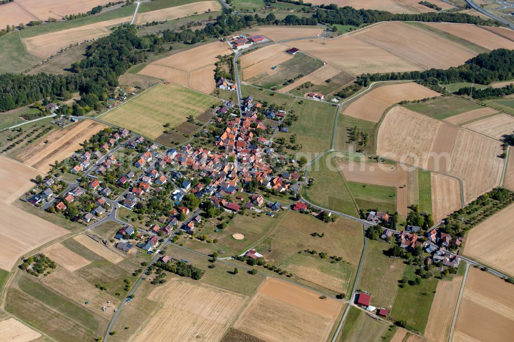 Aerial photograph Marienbrunn - Agricultural land and field boundaries surround the settlement area of the village in Marienbrunn in the state Bavaria, Germany